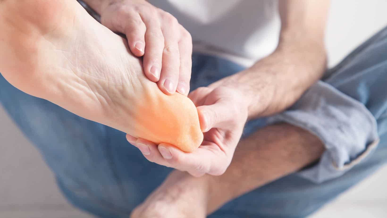4 Heel Pain Symptoms to Take Seriously: Chicagoland Foot and Ankle: Board  Certified Foot and Ankle Specialists and Surgeons
