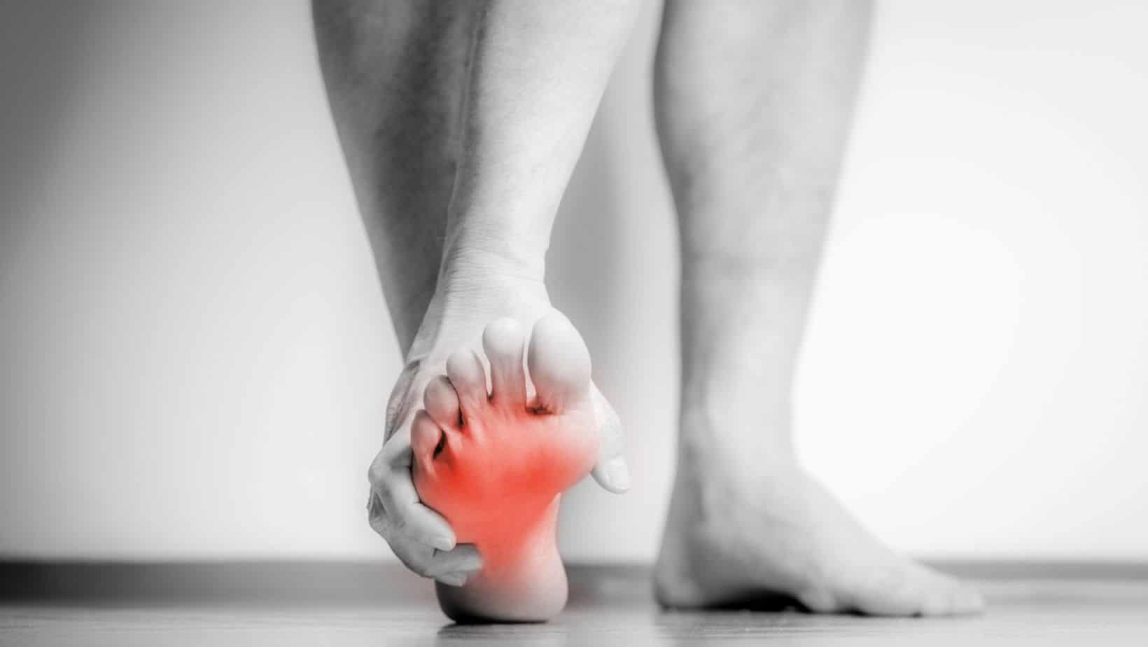 Pain on the Outer Side of Foot: Learn the causes from a Specialist