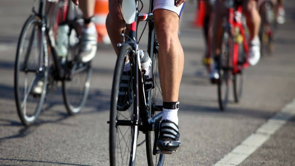 Photo of cyclist with patella tendonitis