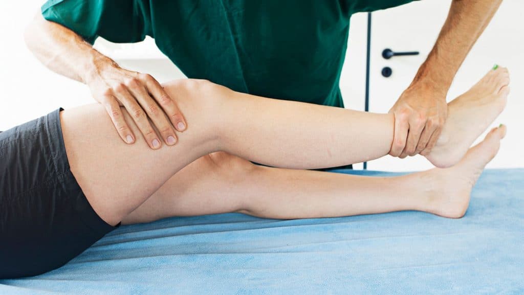 Photo of woman being treated for patellar tendonitis