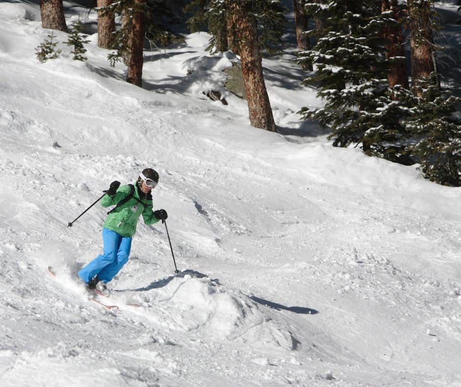 Photo of woman skiing